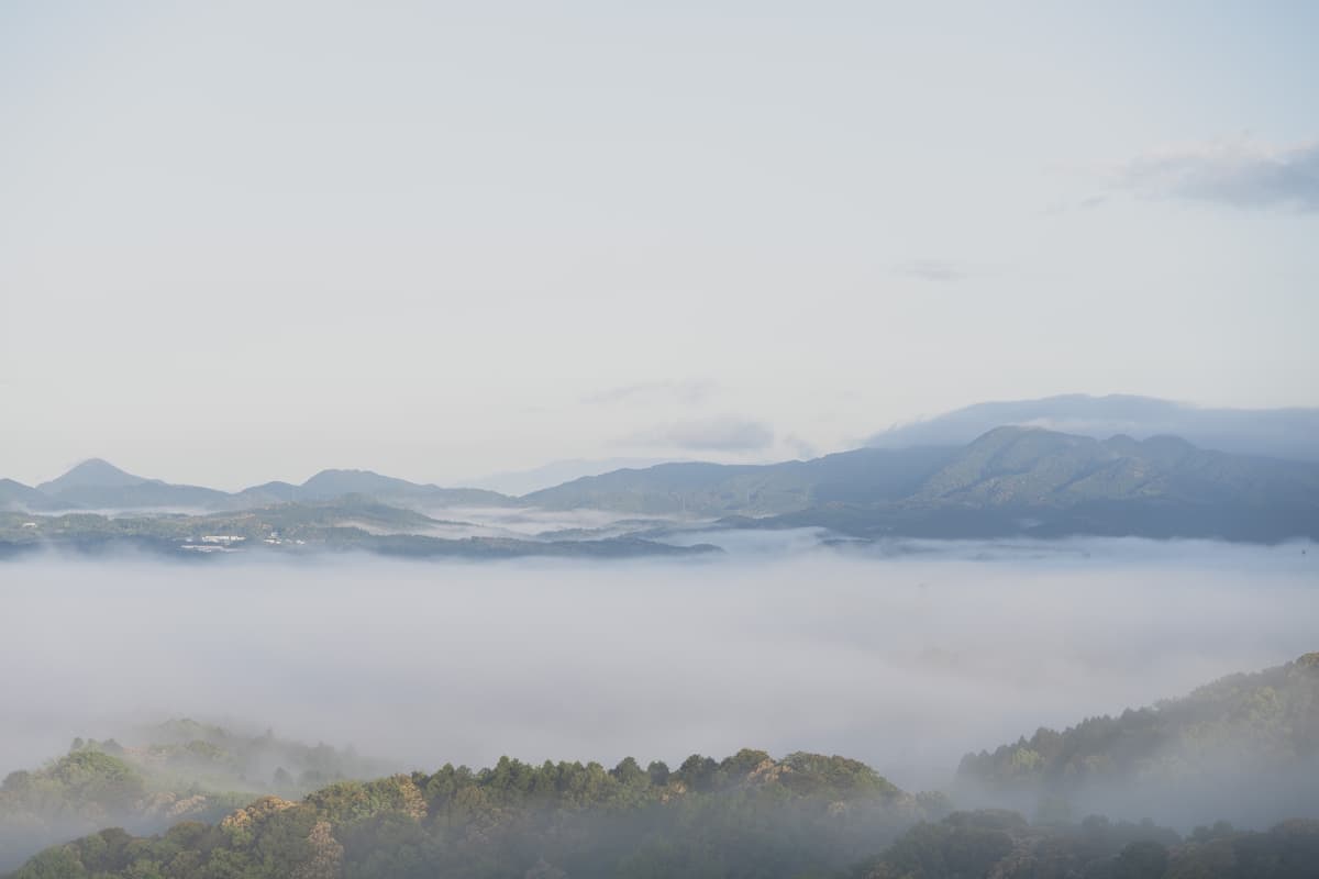 山並みを覆う雲海