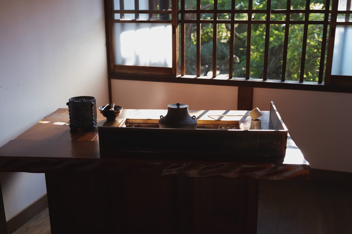 茶道具に差す朝光